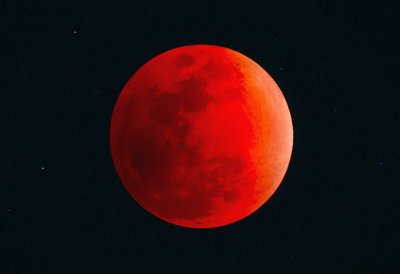 Луната става кърваво червена в понеделник