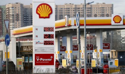 „Шел“ започва да закрива бензиностанции в Русия