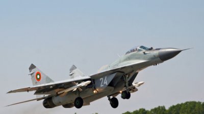 Нова бомбена заплаха за пътнически самолет вдигна българските МиГ 29 съобщават от Военновъздушните сили На