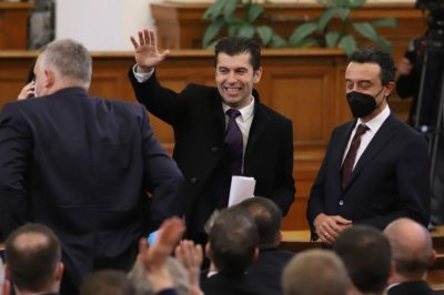 Премиерът Кирил Петков изненада съпартийците си и депутати от ПГ