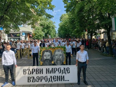 Над 10 хил души в момента са в центъра на