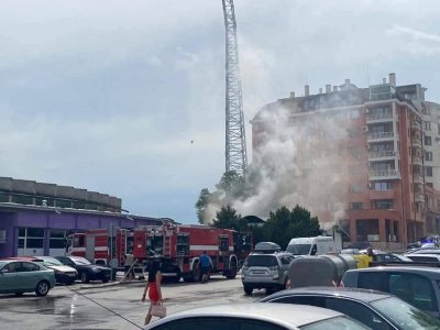 Пожар избухна в заведение до стадион Ивайло във Велико Търново