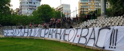 Агитката на на ЦСКА издигна: "Бездушници! срам ни е от вас!" и напусна стадиона