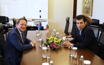 Премиерът Кирил Петков проведе работна среща с европейския комисар по