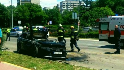 Катастрофа между две коли стана на кръстовището на бул България