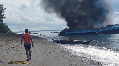 Ферибот с над 130 души се запали докато приближаваше североизточна