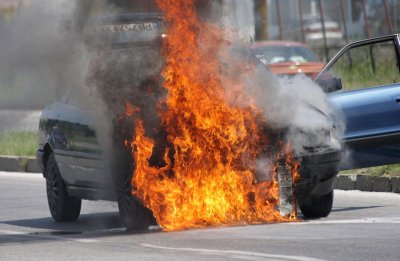 Кола пламна при верижна катастрофа на "Тракия"