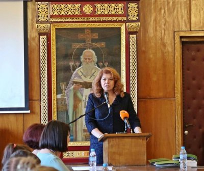 Йотова предупреди: Никой няма право да краде българска история