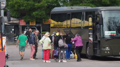 Близо 300 украински бежанци от 3 хотела в Слънчев бряг отпътуваха с