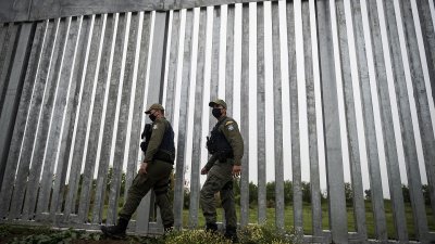 Гръцките власти казват че планират голямо удължаване на стената по