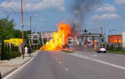 Гръмнаха тръби на АресГаз във Враца съобщава агенция BulNews Пламъците са