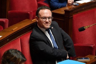 Обвиненията в изнасилване повдигнати срещу новоназначен френски министър активизираха движението