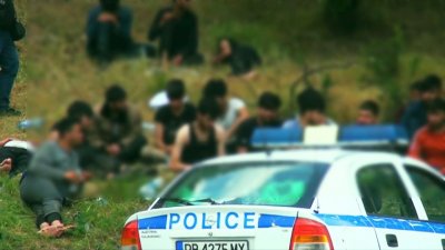 Полицията в Карлово задържа 31 ма мигранти на изхода на Карлово