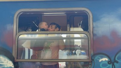 Без нито един украински бежанец потегли днес влакът от Варна