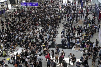 Тридневна седяща стачка на летището в Хонконг