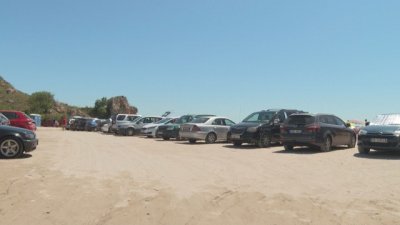 Коли на плаж Болата паркират без санкции