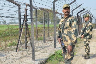 Пакистан струпва военна техника по границата с Индия