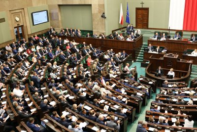Полската управляваща партия отива самостоятелно на избори