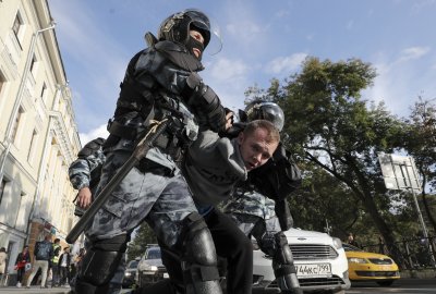 Руската полиция арестува 245 протестъри