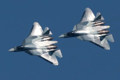 Руски изтребители изтласкаха F-18 на НАТО от самолета на Шойгу (ВИДЕО)