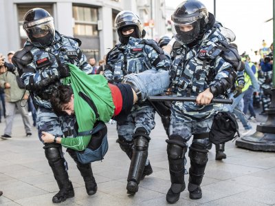 Над 250 задържани при протестите в Русия