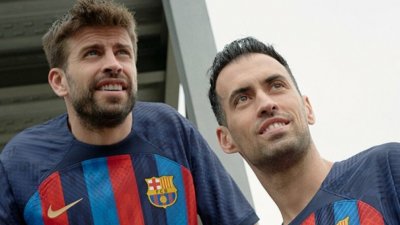 Испанският футболен отбор Барселона показа фланелката си за новия сезон Тя
