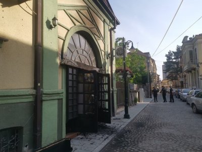 Вандали подпалиха Културния център "Иван Михайлов" в Битоля (СНИМКИ)