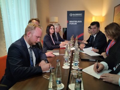 В Братислава премиерът Кирил Петков се срещна с лидерa на