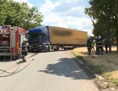 Катастрофа между румънски тир и автобус затапи граничния пункт Дунав