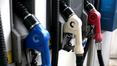 Испания удължава помощта от 20 цента на литър гориво