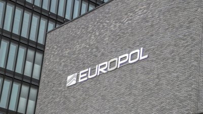Европол арестува лидери на мрежа за нелегална имиграция в ЕС