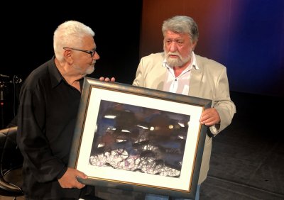 Вежди Рашидов подари своя картина на Недялко Йорданов