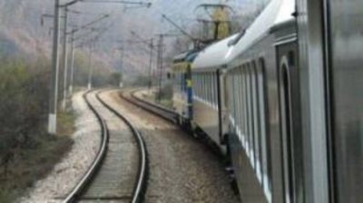 Влакът Видин София удари в 13 25 ч днес товарен автомобил в