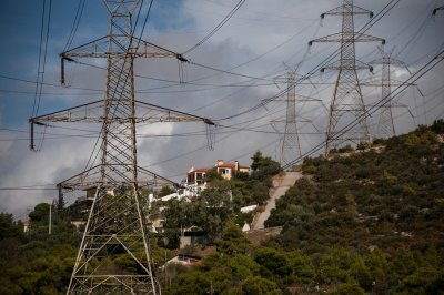 Ограничават потреблението на ток в държавните институции в Гърция