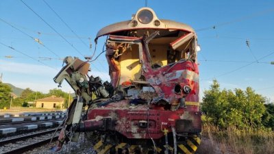 Продължава разследването на катастрофата между влак и камион която в