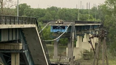 Руските военни разрушиха втори мост свързващ съседните градове Северодонецк и