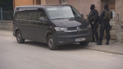 Задържаха заподозрените за побоя над полицейски служители в Самоков Вчера в