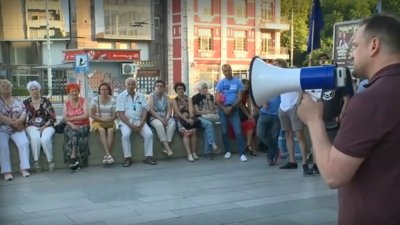 Протест в подкрепа на управляващите организираха и в Пловдив (снимка)