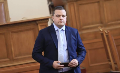 ИТН се жалват: Петков продължава да звъни и да зарибява наши депутати 
