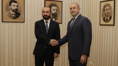 Радев и външният министър на Армения говорят за туризъм и икономика