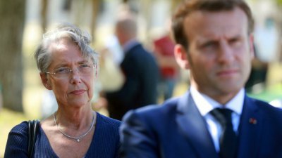 Френският премиер Елизабет Борн подаде оставката си на президента Еманюел