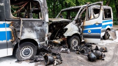 Подпалиха осем коли на полицията в Мюнхен