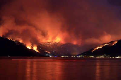 Огромен горски пожар избухна в Мармарис във вторник вечерта По