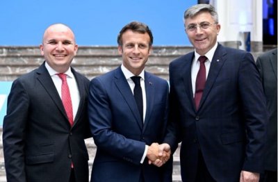 Президентът на Франция Еманюел Макрон лично поздрави лидера на ДПС