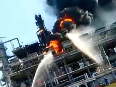 Пожар избухна в руската петролна рафинерия в град Новошахтинск в