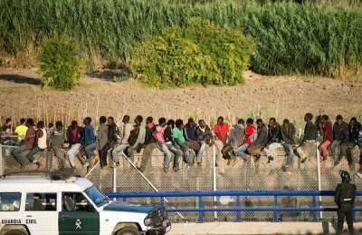 Над 400 мигранти се опитаха да влязат в петък сутринта в испанския анклав