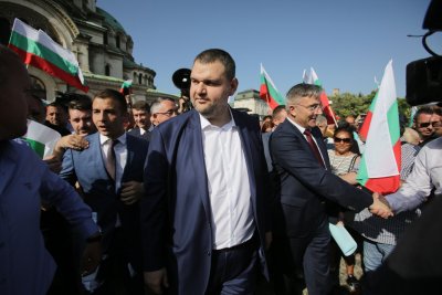 Депутатът от ДПС Делян Пеевски влезе в Народното събрание НС
