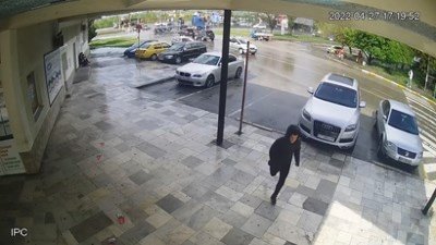 Областната дирекция на полицията във Враца издирва лицето от снимката