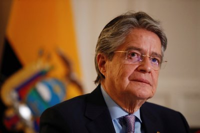 Президентът на Еквадор Гилермо Ласо оцеля при опит на опозиционните