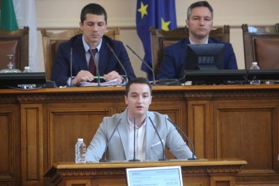 Депутатът от БСП Явор Божанков извади статистика според която Възраждане